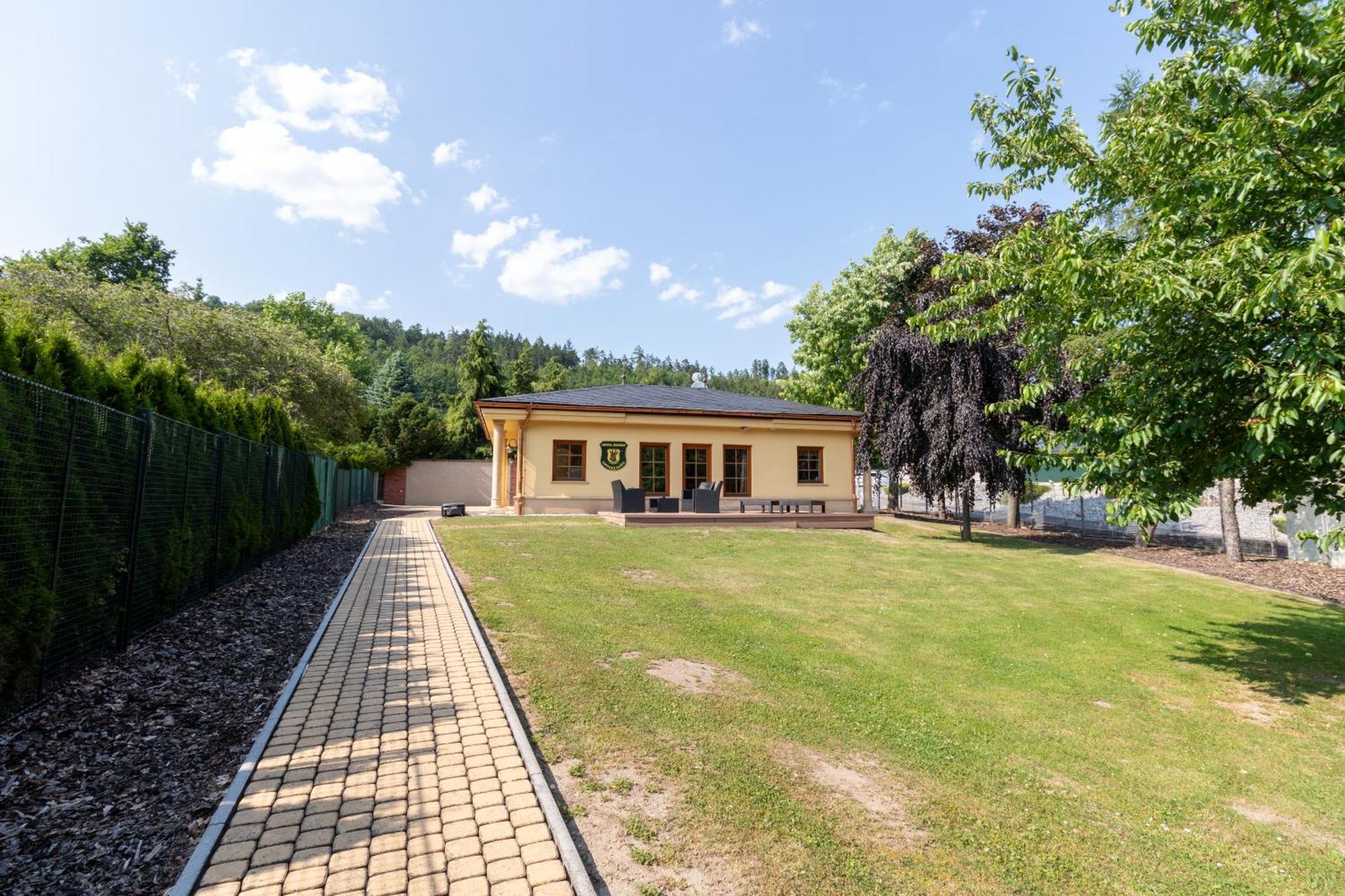 Hotel Resort Lovecka Basta Strakonice Kültér fotó