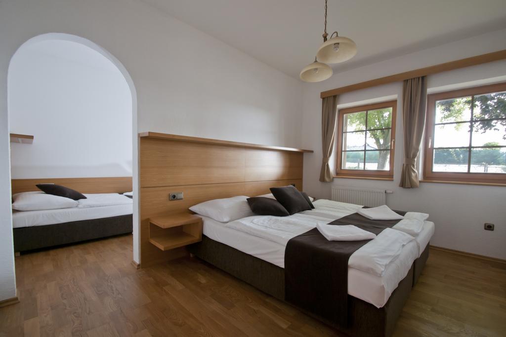 Hotel Resort Lovecka Basta Strakonice Kültér fotó